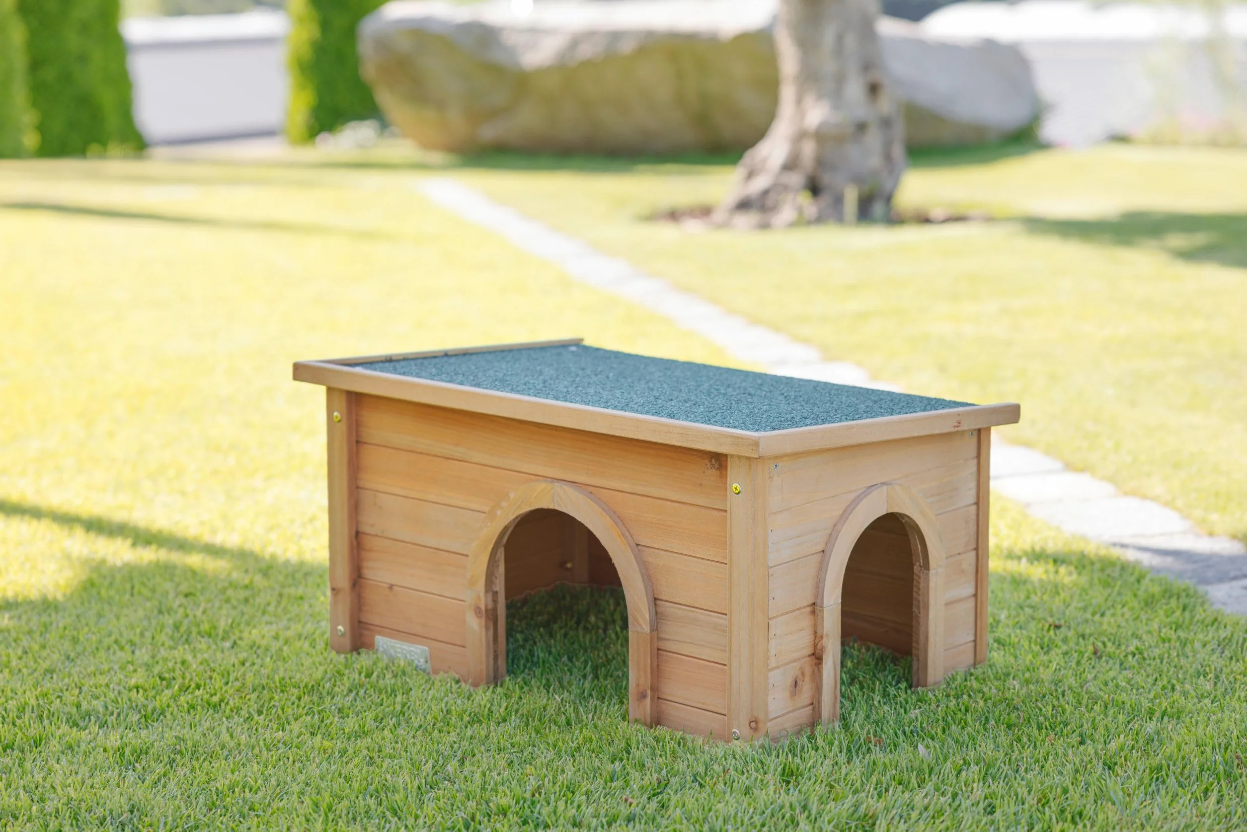 Kerbl Pet Caseta para roedores, caseta para animales pequeños, 59x39x30 cm, pino espinoso, plástico, techo resistente a la intemperie, duradera y robusta
