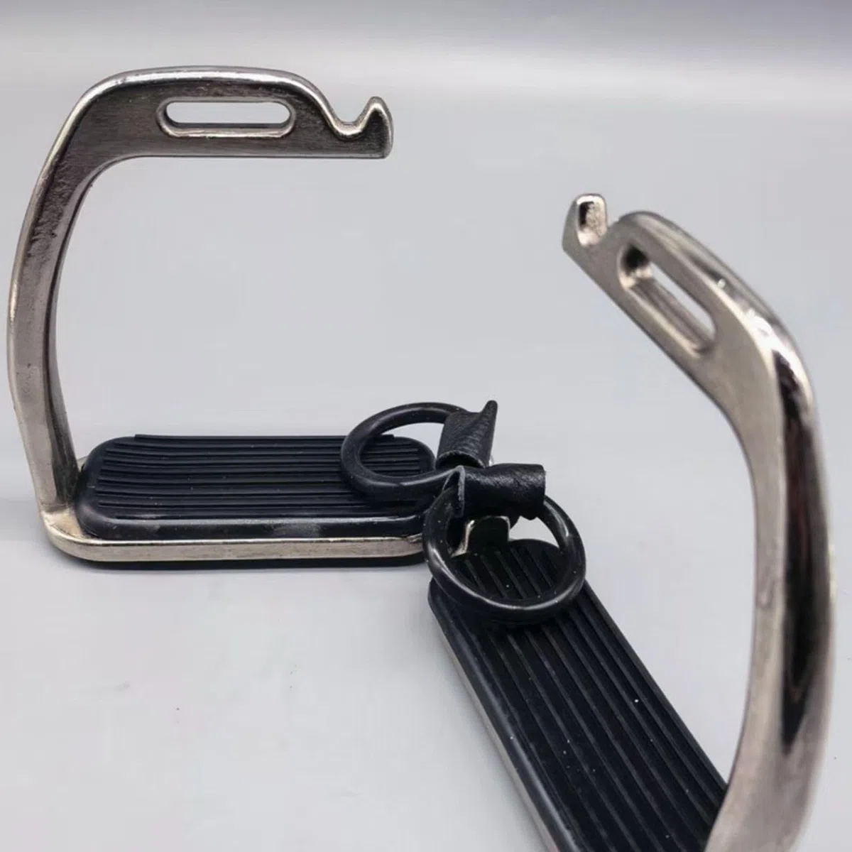 Estribos para Caballo con Diseño Ergonómico Herramienta de Montar Resistente Accesorio con Base Antideslizante Equipo Ecuestre Seguro Adecuado para