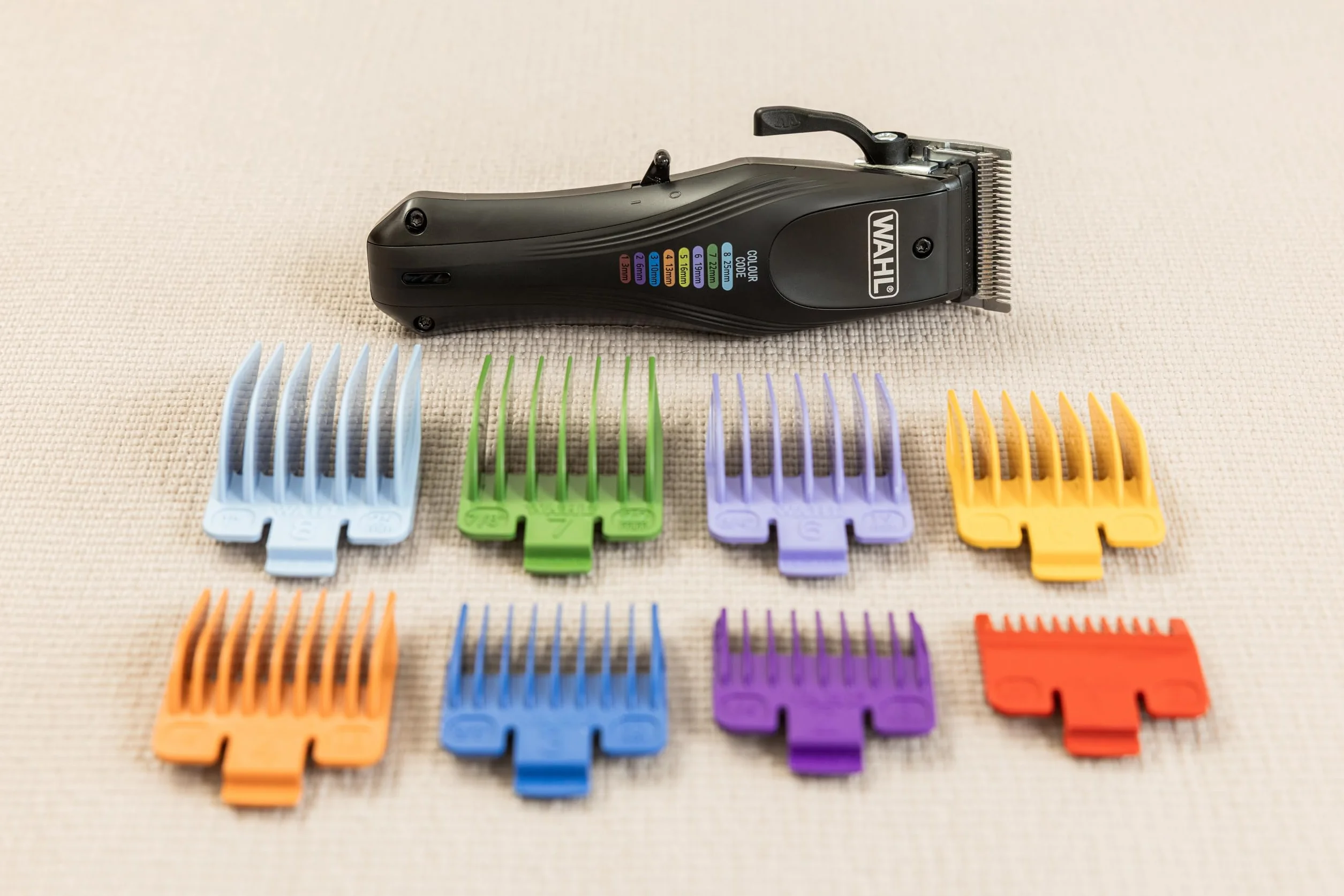 WAHL Colour Pro, cortapelo, Recargable para Mascotas, peines codificados, peluquería Canina Completa, bajo Nivel de Ruido, Cable/inalámbrico para Perros, Negro
