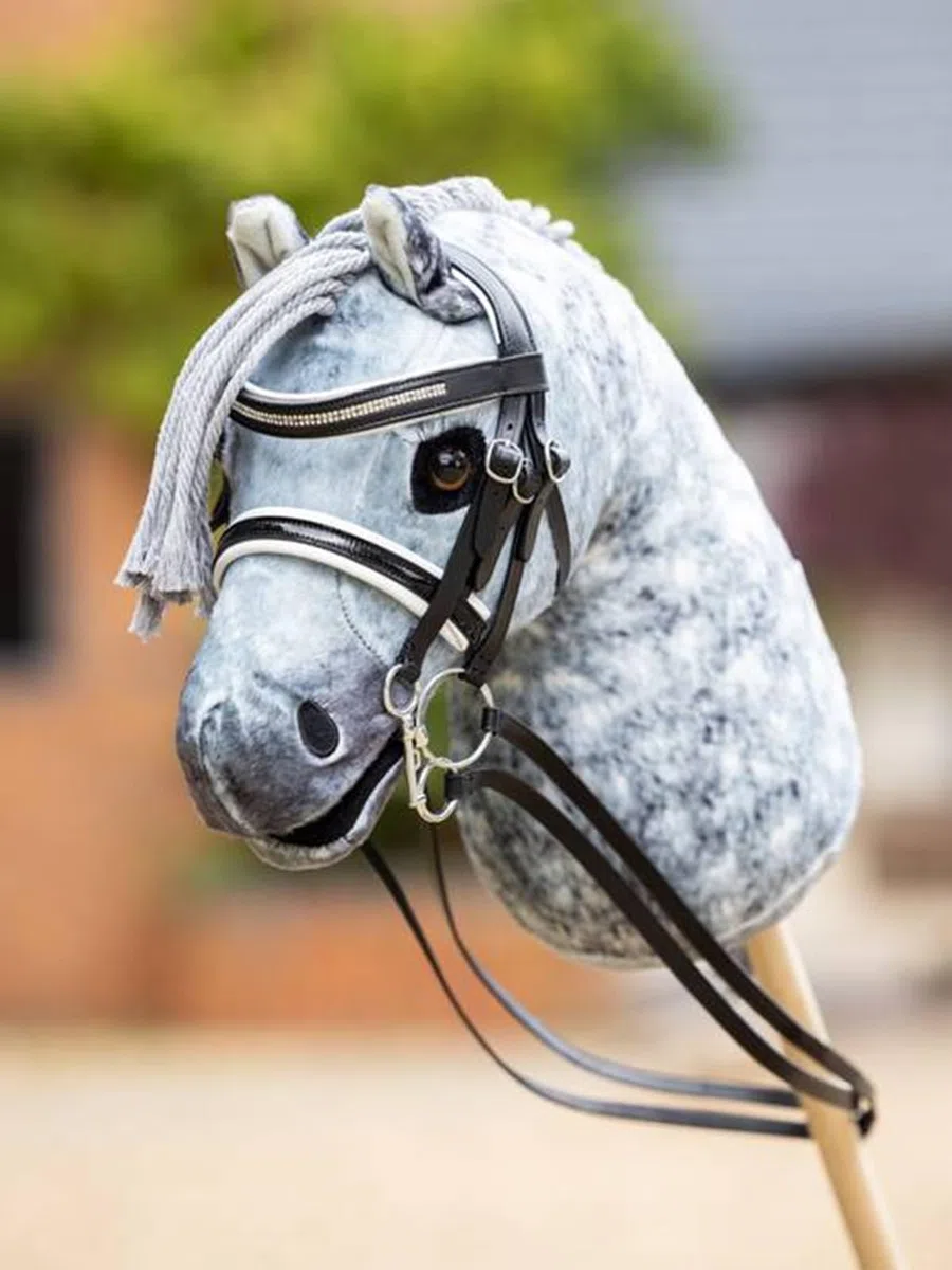 LeMieux Hobby Horse - Brida doble negra - Se adapta a caballos de pasatiempos - Cuero con hebillas funcionales - Dos juegos de riendas - Juguete educativo