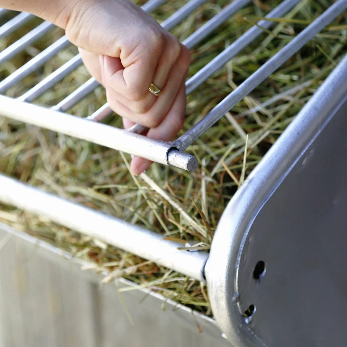 Hay Rack with Feed-saving Bars For Horses