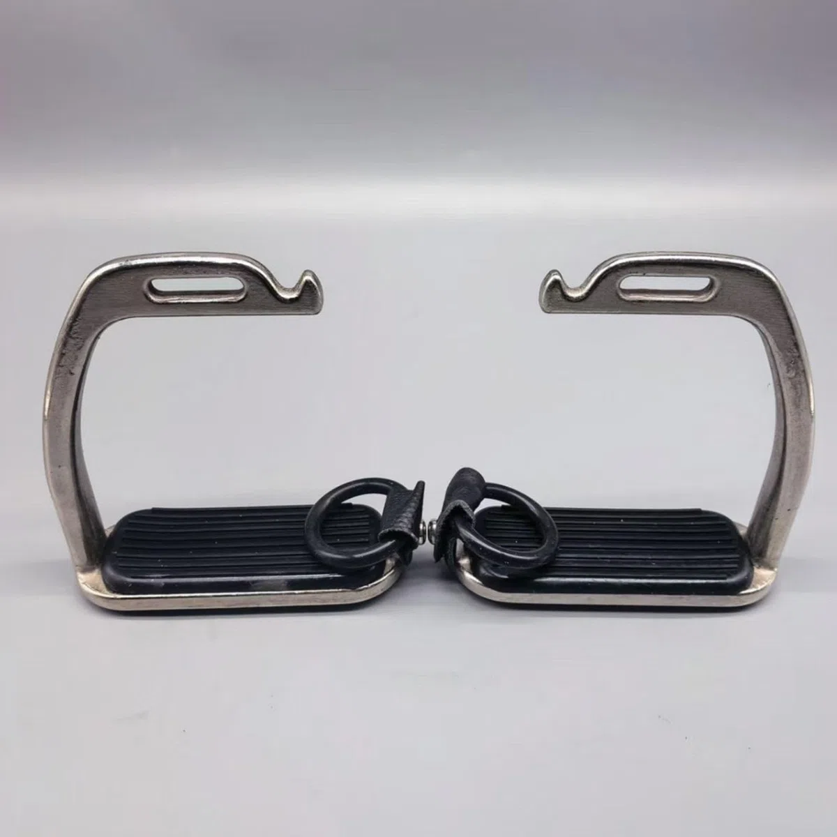 Estribos para Caballo con Diseño Ergonómico Herramienta de Montar Resistente Accesorio con Base Antideslizante Equipo Ecuestre Seguro Adecuado para