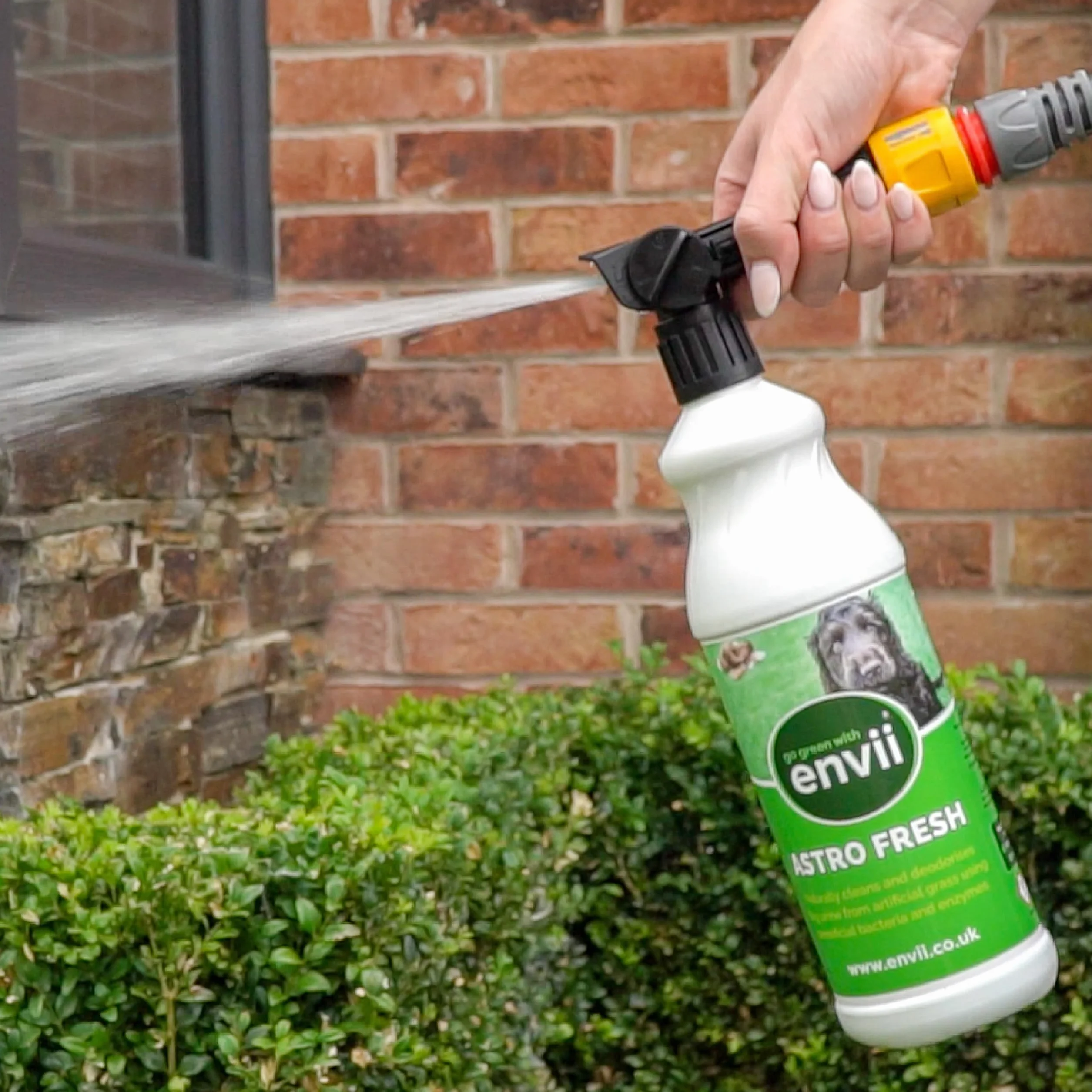envii Astro Fresh - Limpiador de Césped Artificial y Eliminador de Olores de Orina de Perro, Seguro para Mascotas, Fácil de Aplicar, 1 Litro - Cubre hasta 150 m²