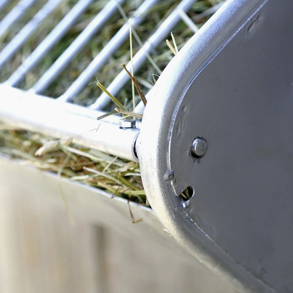 Hay Rack with Feed-saving Bars For Horses